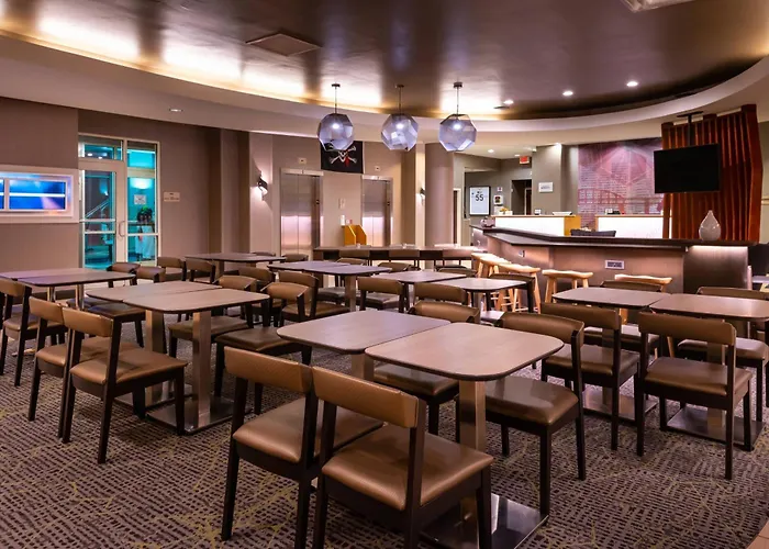 Springhill By Marriott North Shore Hotel