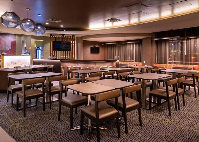 Springhill By Marriott North Shore Hotel 3*