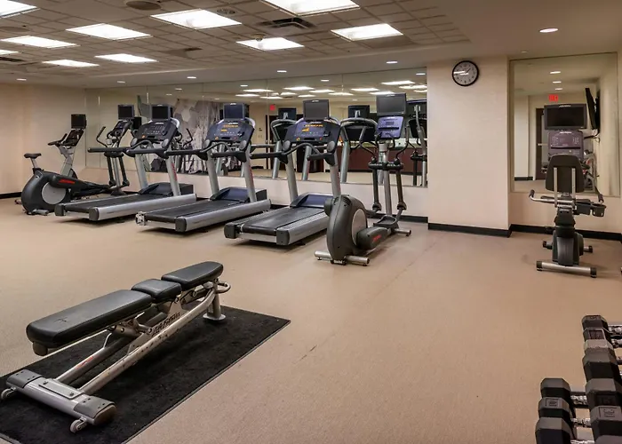 Springhill By Marriott North Shore Hotel 3*
