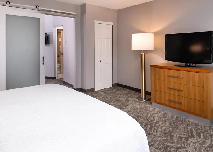 Springhill By Marriott North Shore Hotel