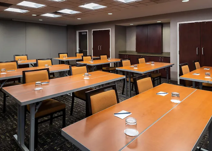 Hotel Springhill By Marriott North Shore 3*