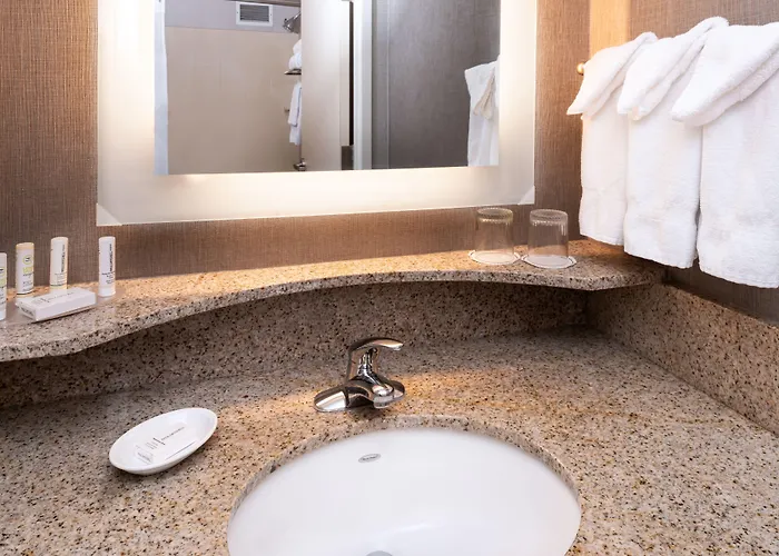 Hotel Springhill By Marriott North Shore 3*