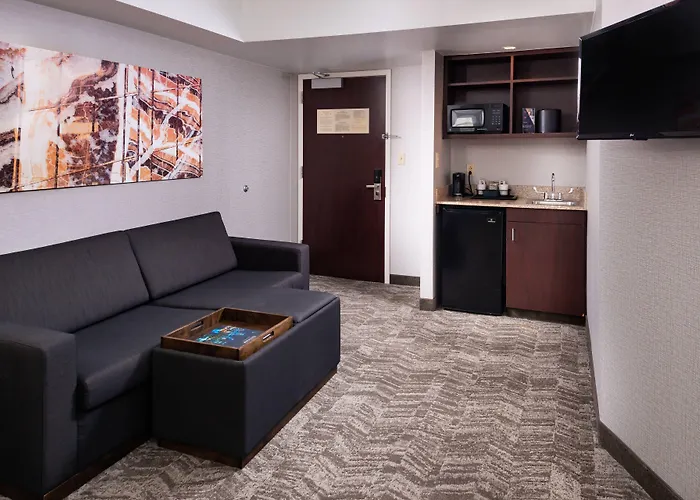 Hotel Springhill By Marriott North Shore 3*