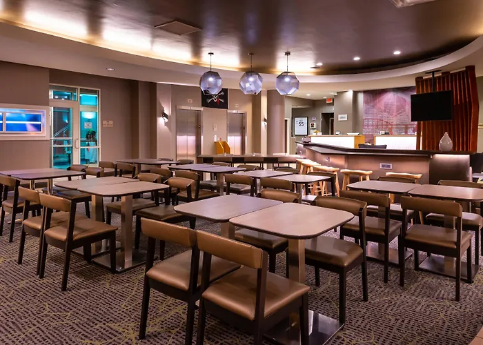 Springhill By Marriott North Shore Hotel