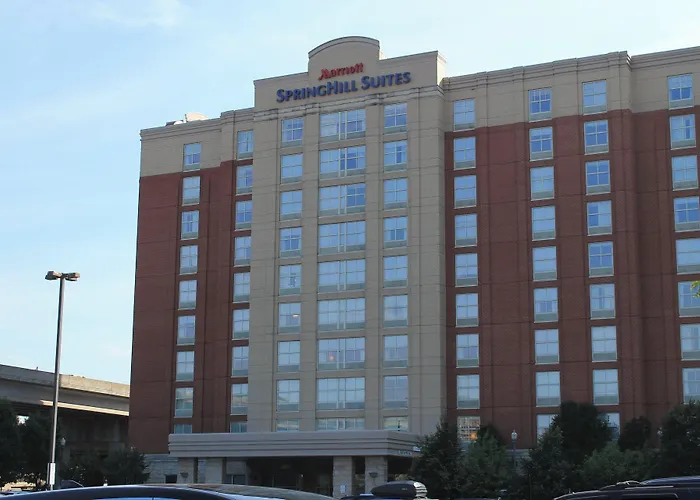 Springhill By Marriott North Shore Hotel 3*