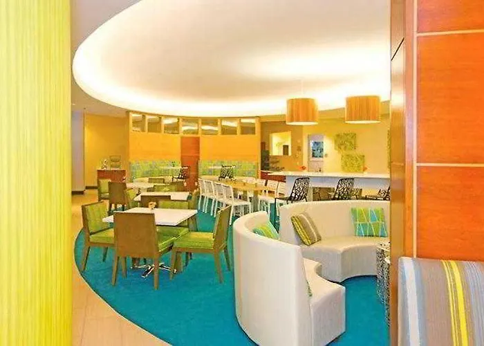 Springhill By Marriott North Shore Hotel 3*